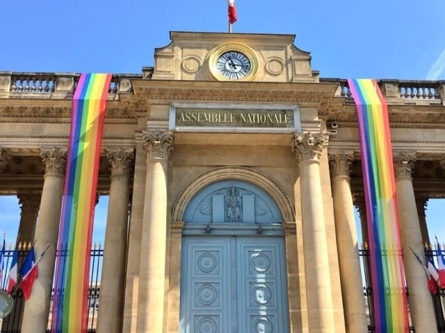 Retour sur l'historique des droits LGBT en France depuis 1981