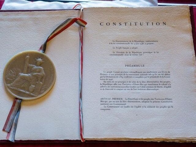 L'article 16 de la Constitution