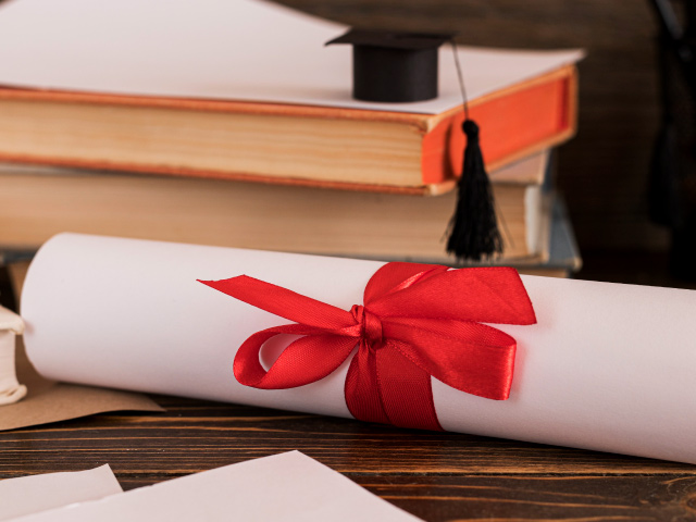 Le licenciement pour faute grave est-il justifié par l'absence de diplôme nécessaire (et erreur de l'employeur) ?